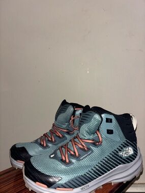 The North Face Vectiv Fastpack Mid Futurelight Hiking Boots Womens Size 7.5